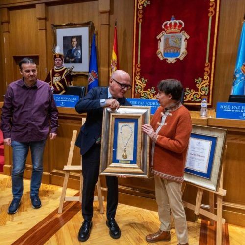 O pedagogo José Paz recibe a título póstumo a Medalla de Ouro da Provincia de Ourense