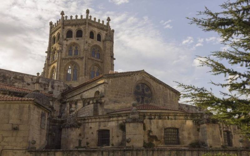 A Xunta de Galicia licita a restauración do ciborio e fachada sur da catedral de San Martiño de Ourense