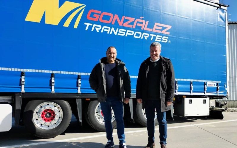 Alcalde da Cañiza visitou a empresa “Transportes González”