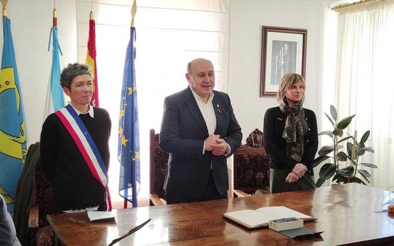 A lamprea une a Arbo e Saint Terre