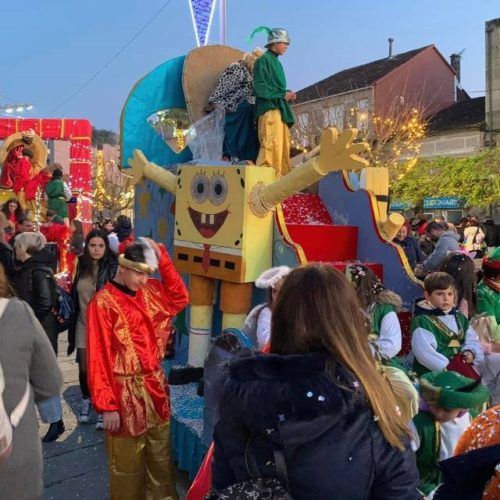 Arbo celebra o Entroido con Desfile de Comparsas