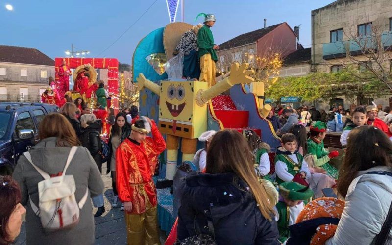 Arbo celebra o Entroido con Desfile de Comparsas