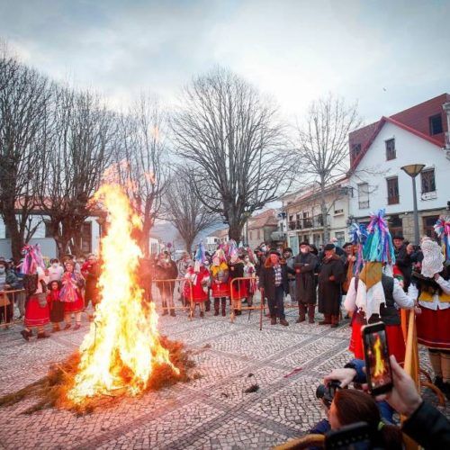 Farrangalheiros queimam o Entrudo em Melgaço