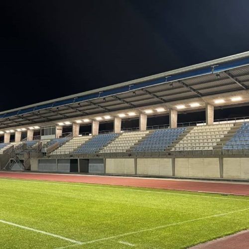 Monforte mellora a iluminación do Campo Municipal de Fútbol da Pinguela e das Pistas de Atletismo