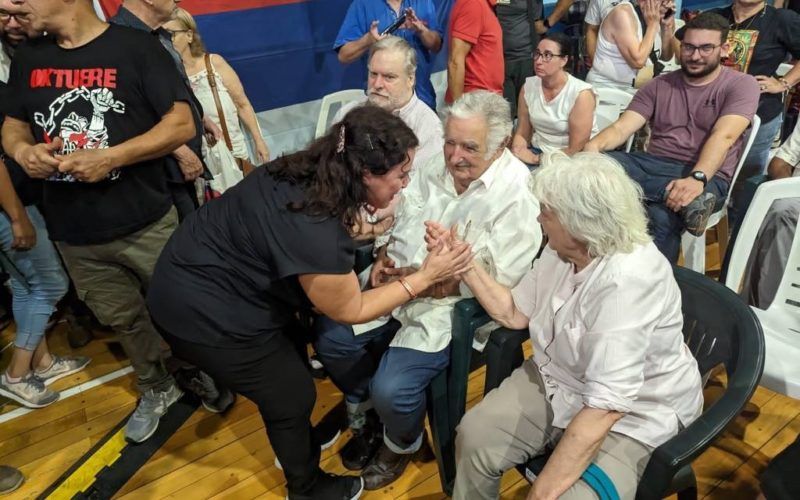 Ana Miranda comprométese a protexer o patrimonio cultural da Casa de Galicia en Montevideo