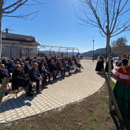 Inaugurada a Praza do Campo na parroquia de Burgueira en Oia