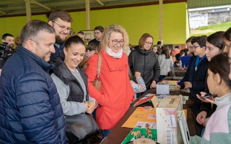 Explosión científica na Feira das Ciencias de Ponteareas