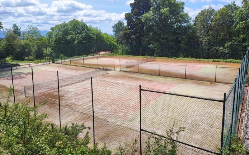 Reforma integral das pistas de tenis da Cañiza