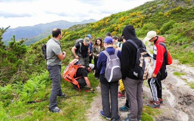 Alumnado de Moaña amosa o seu interese pola riqueza medioambiental de Covelo