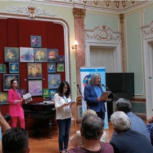 O escritor galego Claudio Rodríguez Fer recibiu a “Medalla Mihai Eminescu” en Romanía