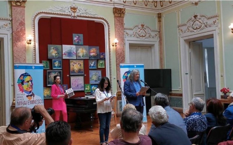 O escritor galego Claudio Rodríguez Fer recibiu a “Medalla Mihai Eminescu” en Romanía