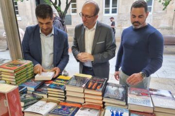 Feira do libro na rúa do Paseo de Ourense con preto de 50 actividades