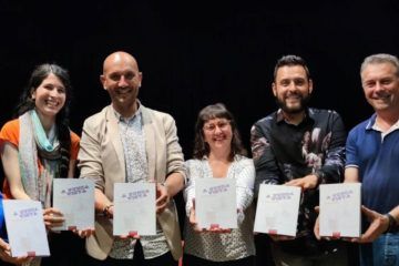 A escritora Ana Abad presentou no Porriño o seu libro “A Nunca Vista”