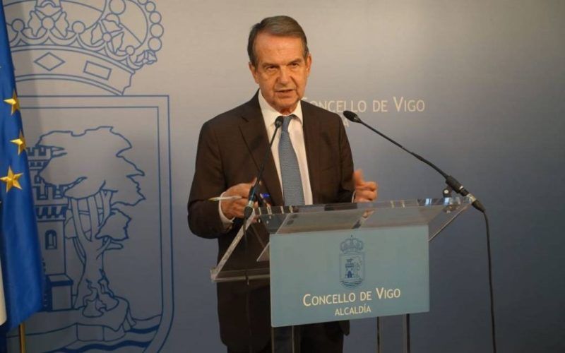 Colexio de Xornalistas pide a Abel Caballero que elimine as trabas ao labor informativo
