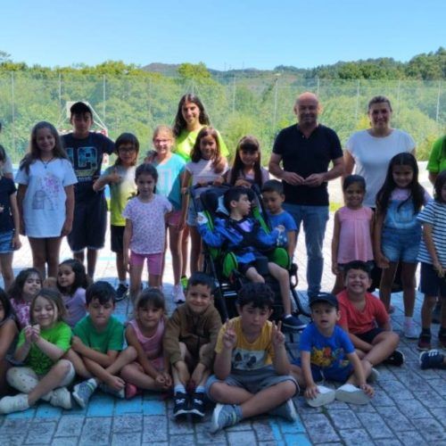 A infancia de Covelo explora o territorio na escola de verán