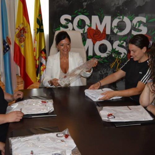 As Lagharteiras de Mos, homenaxeadas pola súa colaboración no Himno do Centenario do Celta