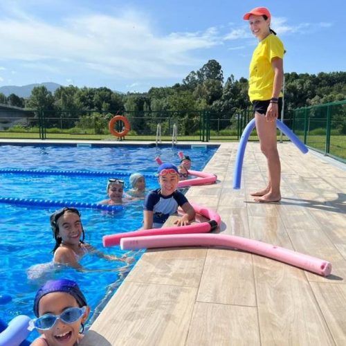 Comezan en Salvaterra os cursos de natación