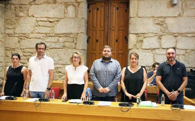 A oposición ponteareán reprobra en pleno ao concelleiro Mingos Freitas e á alcaldesa Nava Castro