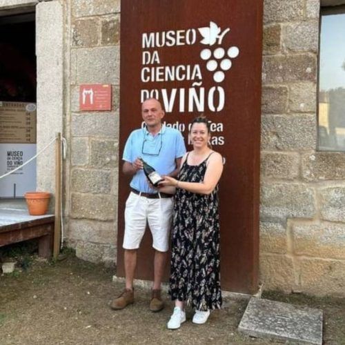 Adega familiar Mon doa unha botella de 1887 ao Museo do Viño de Salvaterra
