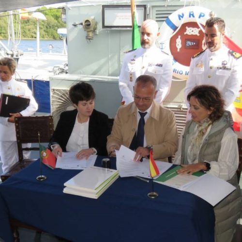 Assinatura conjunta dos Autos de Reconhecimento de Fronteira do Rio Minho