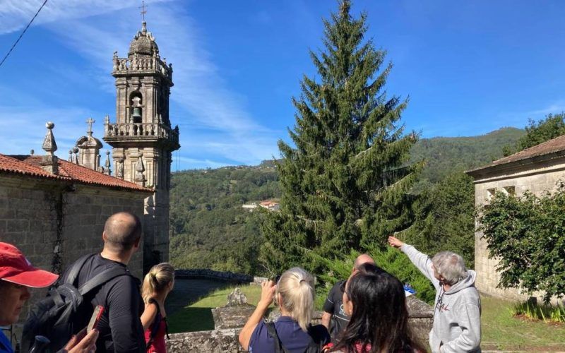 A Vía Mariana e o Castelo do Faro atraen a ducias de visitantes a Covelo