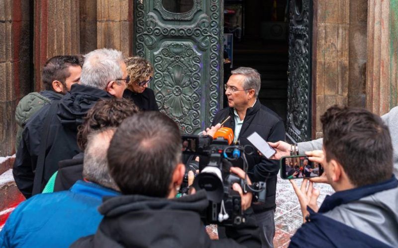 Luis Menor prioriza o diálogo cos bombeiros dos parques comarcais de Ourense