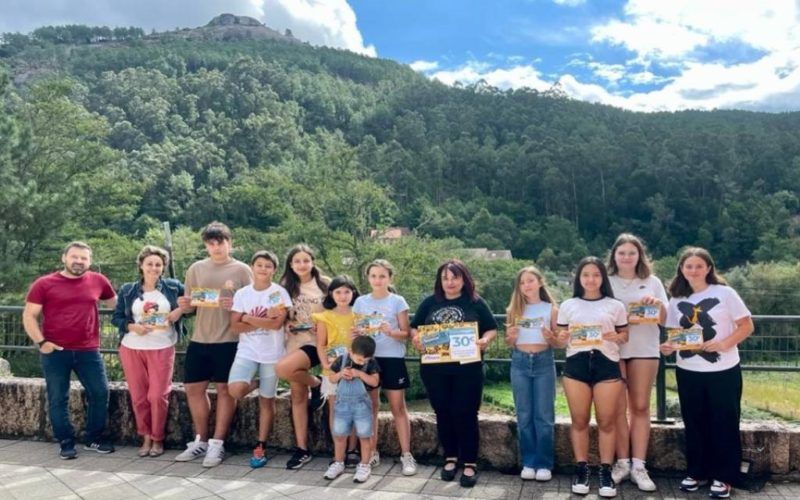 Festival de Cans entregou vales de desconto en material escolar