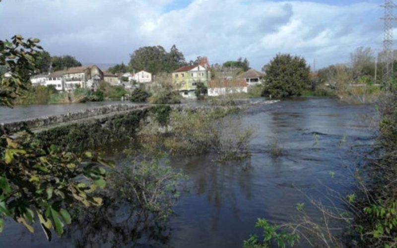 Concello de Ponteareas solicita a limpeza do couce do río Tea para evitar novos desbordamentos