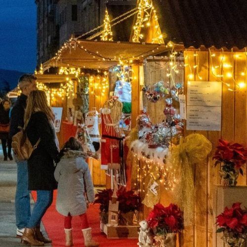 Tui inaugura o Mercado de Nadal