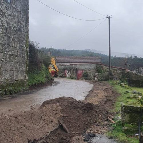 Reforma integral na contorna da igrexa de Prado da Canda no Covelo