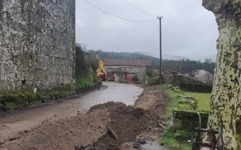 Reforma integral na contorna da igrexa de Prado da Canda no Covelo