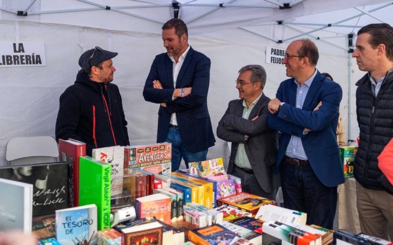 O conselleiro de Cultura no Día do Libro en Ourense