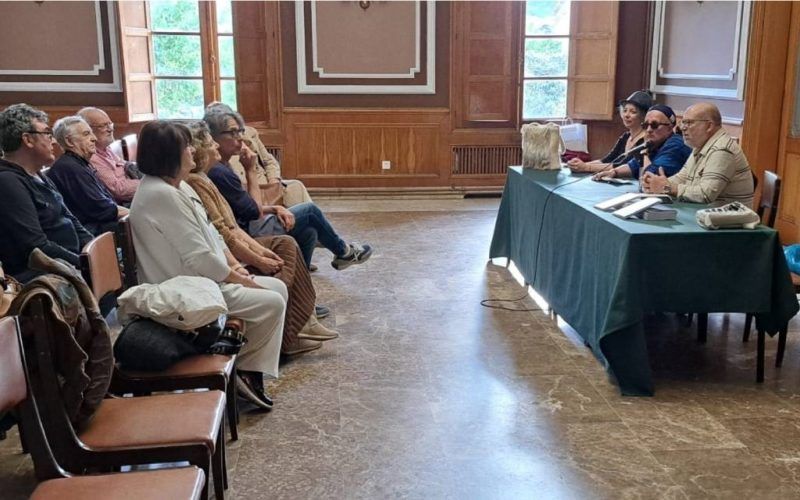 Fernando Ferro presentou dous libros no Liceo de Ourense