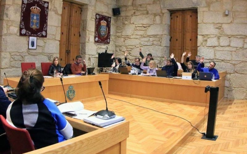 Crece a tensión política no Concello de Ponteareas