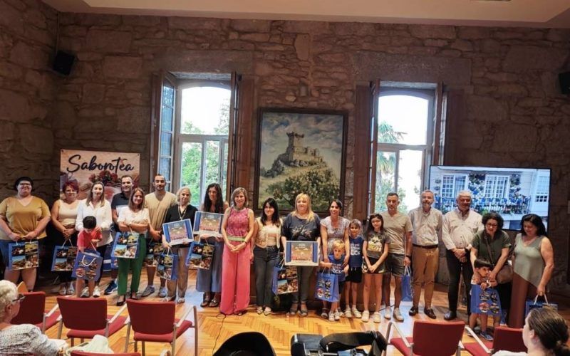 Rosa Barrera gaña o I Concurso de Balcóns Floridos de Ponteareas