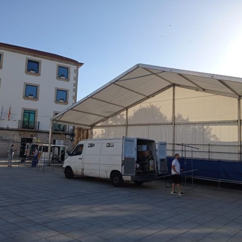 O Ateneo Amado Garra considera unha grave equivocación a colocación de grandes carpas a carón das alfombras