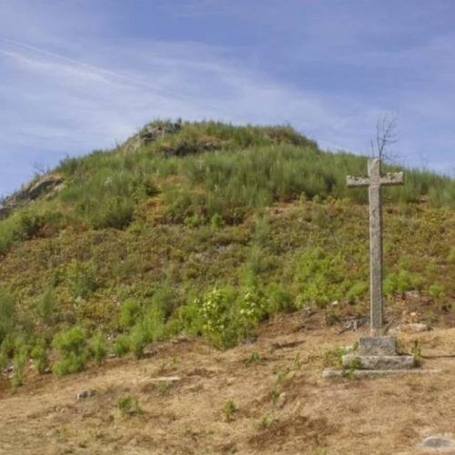 Esixen limpeza e conservación do Castro de Altamira nas Neves