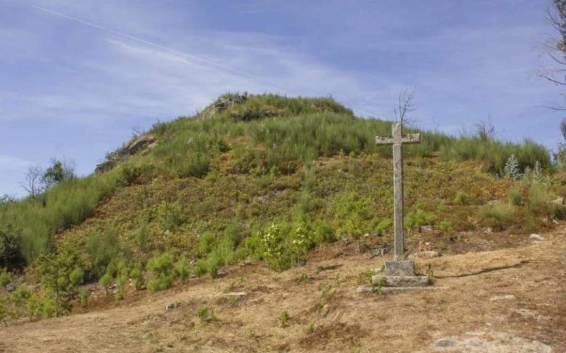 Esixen limpeza e conservación do Castro de Altamira nas Neves