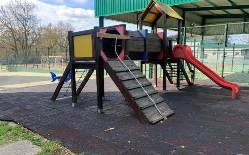 Renovación do parque infantil do CEIP Antonio Blanco Rodríguez no Covelo