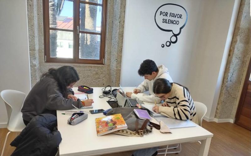 719 usuarios pasaron en outubro pola Biblioteca de Salvaterra