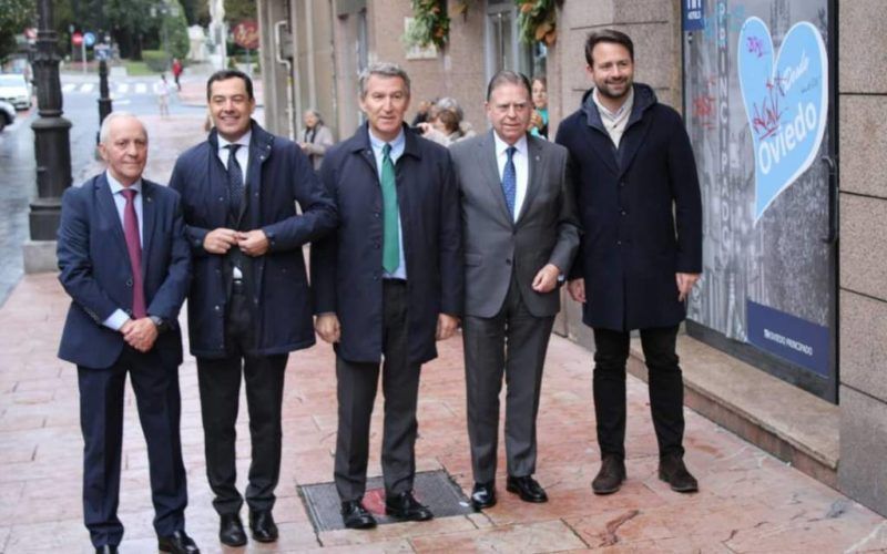 O presidente da Junta de Andalucía foi homenaxeado polos galegos en Asturias