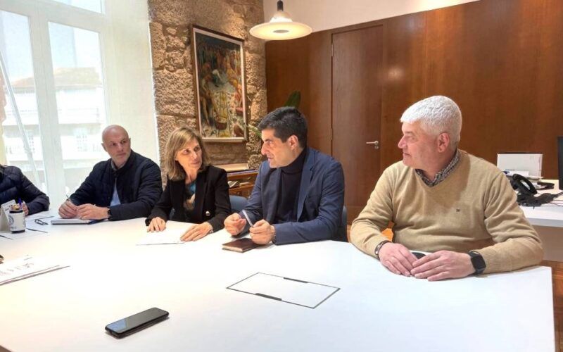 Nova Mesa Local de Comercio en Ponteareas