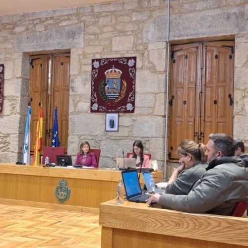 Un pleno tenso e madrugador sobre o estado do Concello de Ponteareas