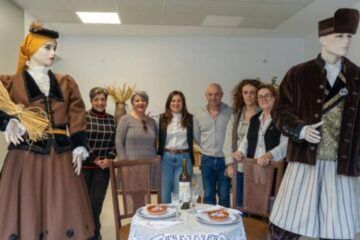 Exposición de traxe tradicional en Tui