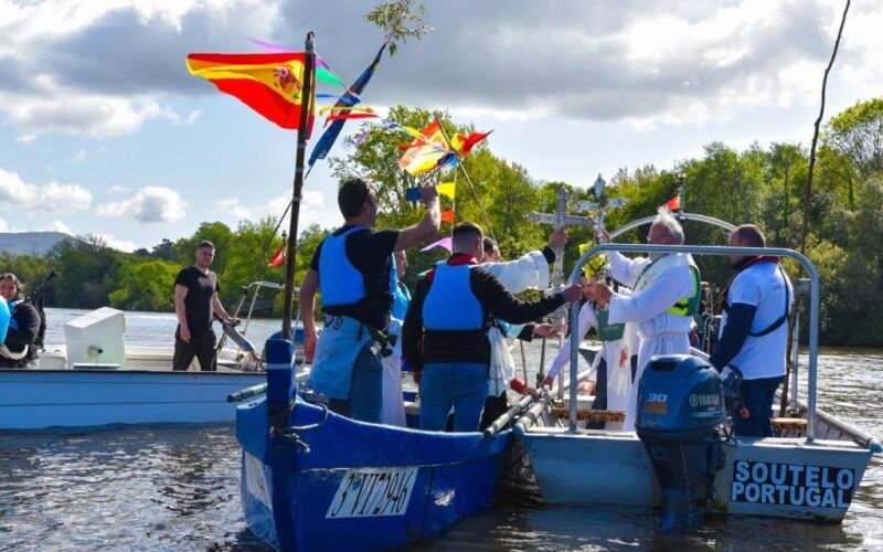 O Lanço da Cruz voltou a reunir Portugueses e Galegos no rio Minho