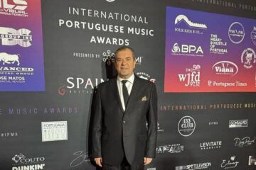 O músico vianense Augusto Canário, ‘Prémio Carreira Cultural Ambassador Award’ em EEUU