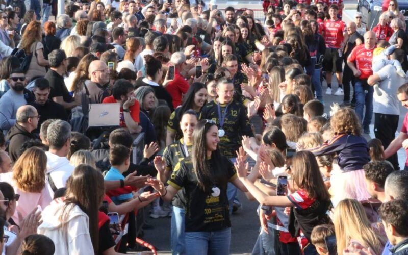 O Porriño homenaxea ao Conservas Orbe Zendal BM, subcampioas europeas de balonmán feminino