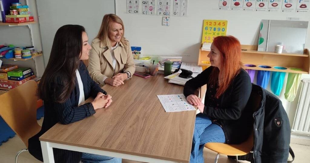 Salceda inaugura a “Aula Século XXI” contra a “adicción dixital” en menores