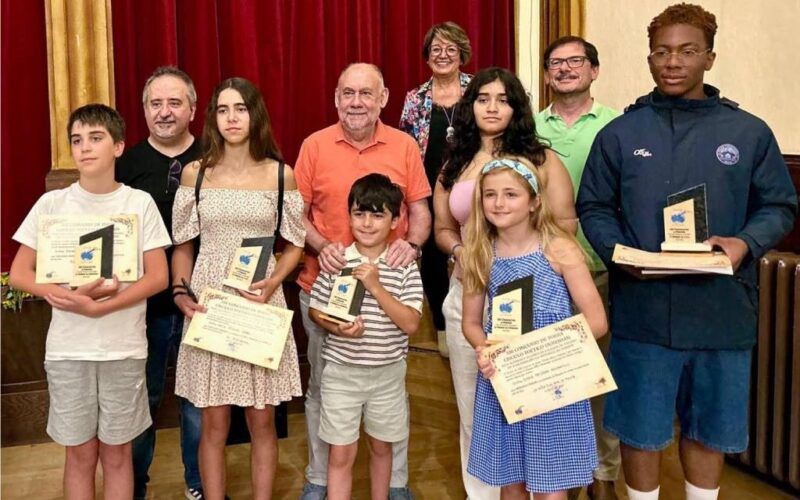 “Soños de Infancia”, libro de poesía presentado no Liceo de Ourense