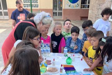 O CPR La Inmaculada de Ponteareas presentou o proxecto medioambiental “Superheroes polo Planeta”